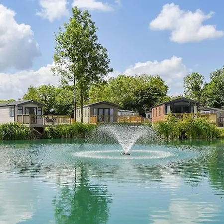 Lakefront 5 Star Country Park Private Fishing Free Parking 5