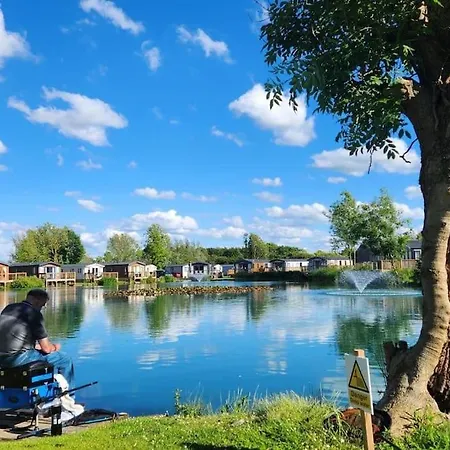 Lakefront 5 Star Country Park Private Fishing Free Parking 5