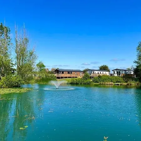 Lakefront 5 Star Country Park Private Fishing Free Parking 5