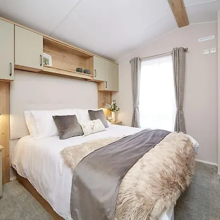 Lakefront 5 Star Country Park Private Fishing Free Parking 5 *